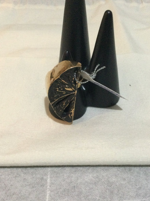 Bronze ring 2.5x4x4cm K