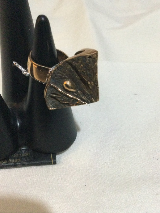 Bronze ring 4x2.5x4cm C