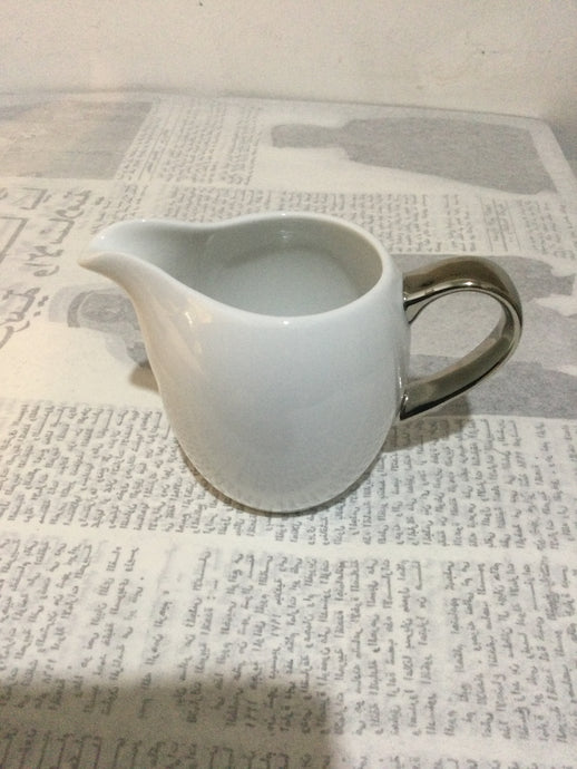Silver handle creamer