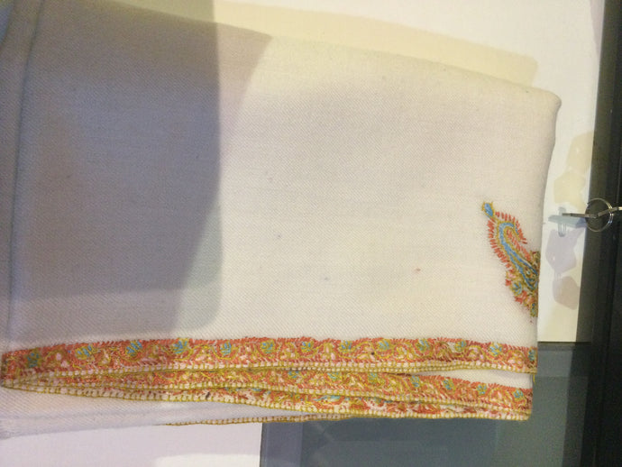 Off white bail daar shawl