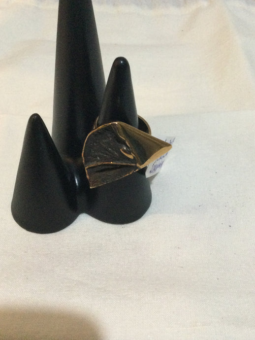 Bronze ring 3.5 x2.5x2.5cm J