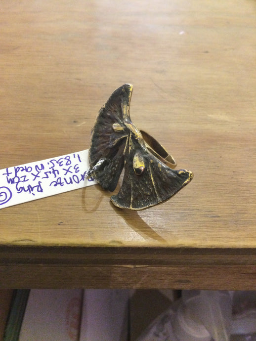 Bronze ring Q 3x4.5x2cm