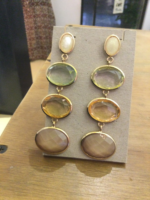 Fashion earrings with stones