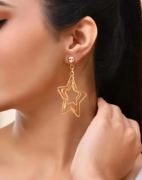 STAR DESIGN EARRINGS