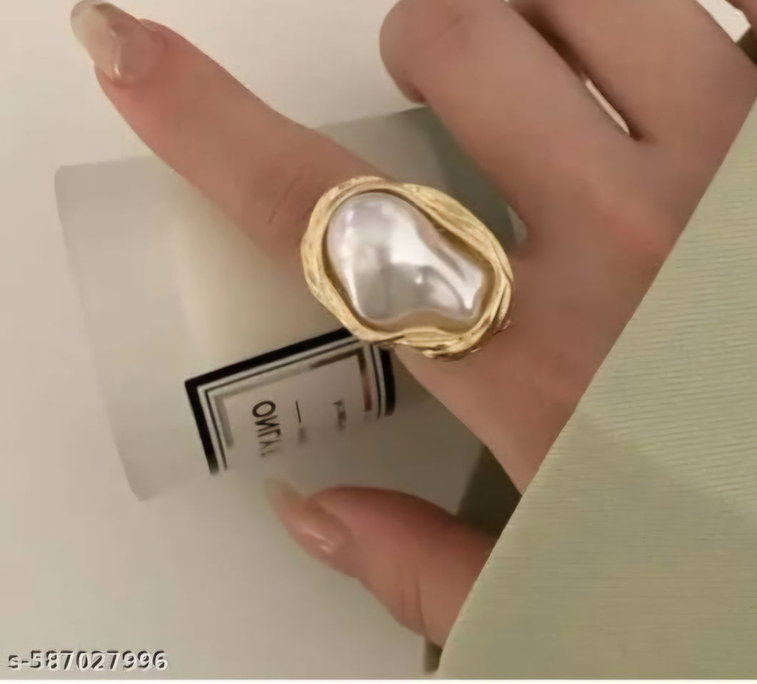 RING WITH BAROQUE PEARL