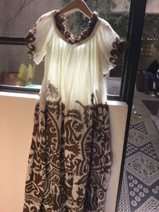 LONG DRESS WITH BROWN FLOWER DESIGN